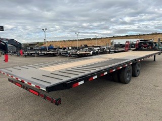 2027 PJ Trailers LOW-PRO WITH HYDRAULIC DOVE (LY1) Equipment Trailer
